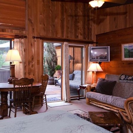 River House Bed And Breakfast Nine Mile Falls Bagian luar foto