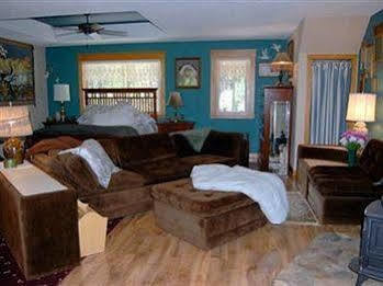 River House Bed And Breakfast Nine Mile Falls Bagian luar foto